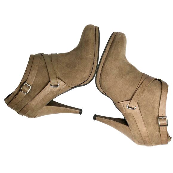 Fergalicious by Fergie Crissy Gray Strappy Ankle Bootie 7.5 M - Picture 7 of 11